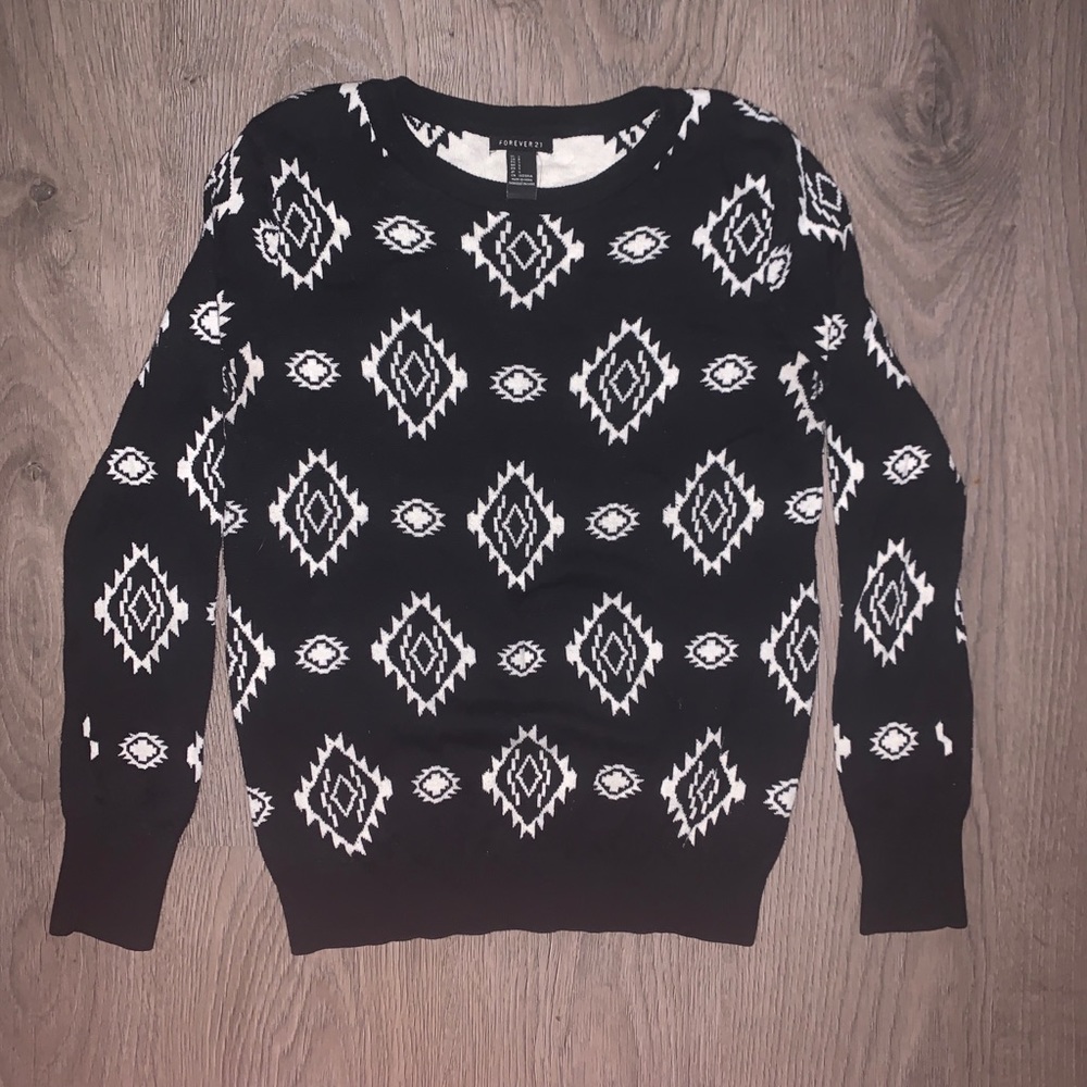 Forever 21 Sweater Women’s Size Small Aztec Design - Black/White